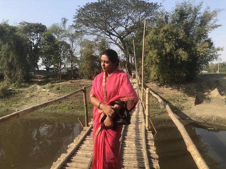 এপার ওপার’ ধারাবাহিকে কল্পনা শিকদার চরিত্রে অভিনয় করেছেন জ্যোতিকা জ্যোতি, যে কিনা গ্রামের ভবিষ্যৎ মোড়ল।