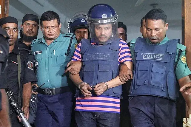 অবৈধভাবে ক্যাসিনো ক্লাব পরিচালনার অভিযোগে খালেদ মাহমুদ ভূঁইয়াকে গ্রেপ্তার করা হয়। পরে তাঁকে ছেড়ে দেওয়া হয়