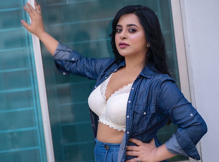 জ্যোতিকা জ্যোতি অভিনীত নাটকটির নাম ‘এপার ওপার’। অভিনেত্রী জানিয়েছেন, পারভেজ আমিন পরিচালিত নাটকটি শিগগিরই বিটিভিতে প্রচারিত হবে
