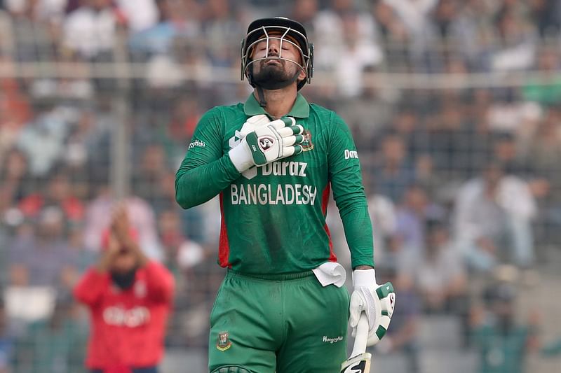 ইংল্যান্ডের বিপক্ষে তৃতীয় টি–টোয়েন্টিতে ফিফটি করার পর লিটন