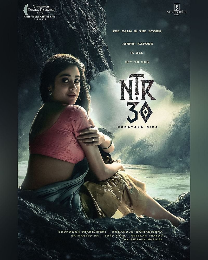 নতুন সিনেমার ফার্স্ট লুকে জাহ্নবী