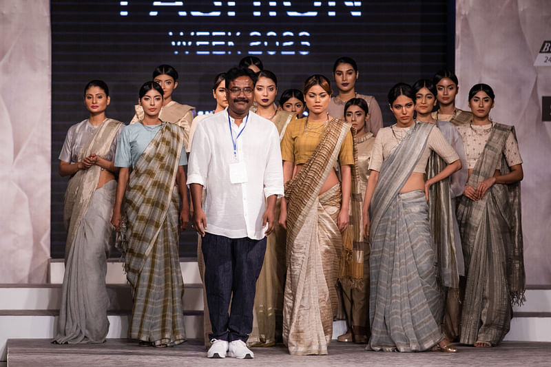 ইতিহাসের দ্যোতনায় সৌমিত্র মণ্ডলের সংগ্রহ ‘মুসাফির’