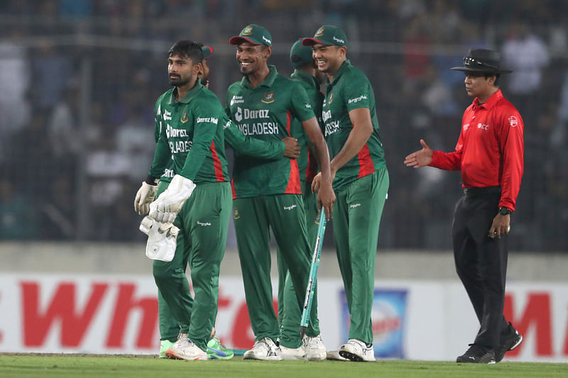 সকলে মিলে অসাধারণ এক জয়