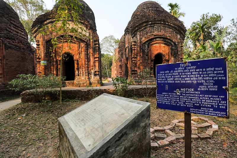 এ পথেই মন্দিরে প্রবেশ করা হয়।