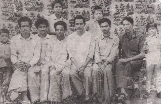 ১৯৭০ সালের নির্বাচনের প্রচারণায় পরিবারের সদস্যদের সঙ্গে আবদুল হামিদ