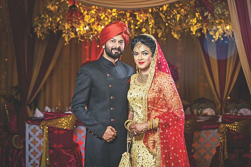 ‘আয়নাবাজি’ মুক্তির দুই বছরের মাথায় ২০১৮ সালের এপ্রিলে বিয়ে করেন নাবিলা। ব্যাংকার জোবাইদুল হকের সঙ্গে জেদ্দা থাকতেই পরিচয় ছিল বলে জানান তিনি। বিয়ের পর বলেছিলেন, ‘আমরা যখন জেদ্দায় থাকতাম, পরিবার নিয়ে ওরা সেখানে থাকত। আমরা একই স্কুলে পড়তাম। তখন থেকে তাঁর প্রতি ভালো লাগা কাজ করেছে। ও আমার জীবনের প্রথম প্রেম। ১৮ বছর আগে যাঁকে ভালো লেগেছিল, কল্পনাও করিনি, তাঁকেই বিয়ে করব।’