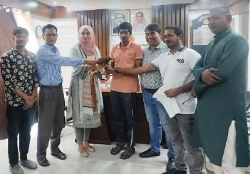গত ২৫ মার্চ নুর ইসলামকে সংবর্ধনা দিয়েছে পারি ফাউন্ডেশন