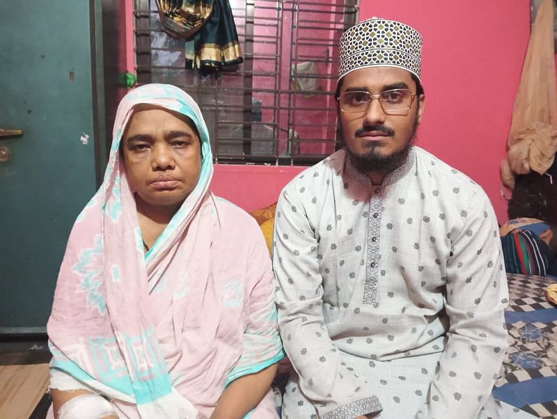 মোহাম্মদ মুস্তাকিম ও তাঁর মা নাসরিন আক্তার