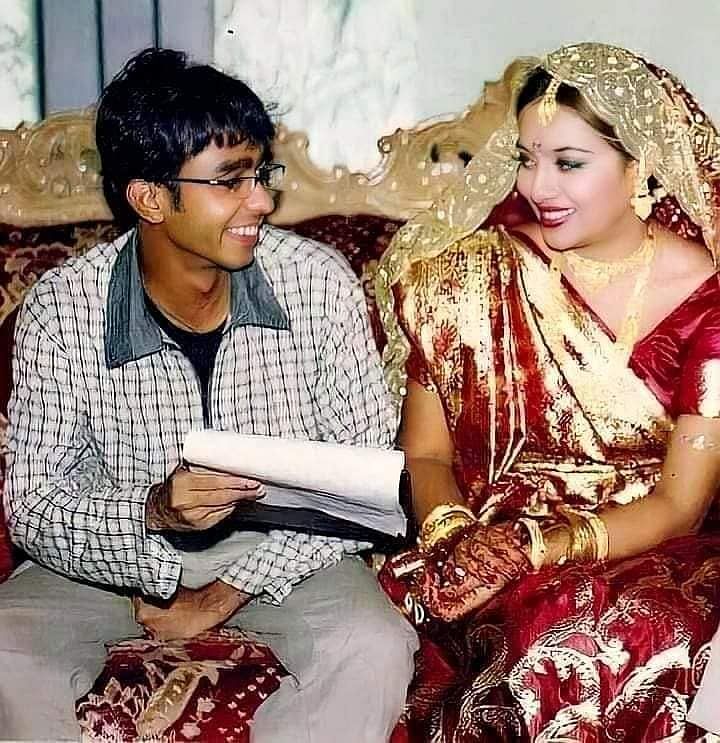 পরিচালক মোস্তাফিজুর রহমান মানিকের সঙ্গে শুটিংয়ের ফাঁকে শাবনূর