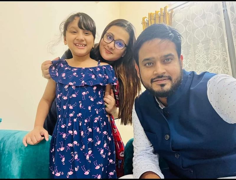 দেশের একটি বেসরকারি প্রতিষ্ঠানের কর্মকর্তা আশফাকুর রহমানের সঙ্গে বিয়ের খবরটি গত বছরের জুলাইয়ে সবার সামনে নিয়ে আসেন পূর্ণিমা।