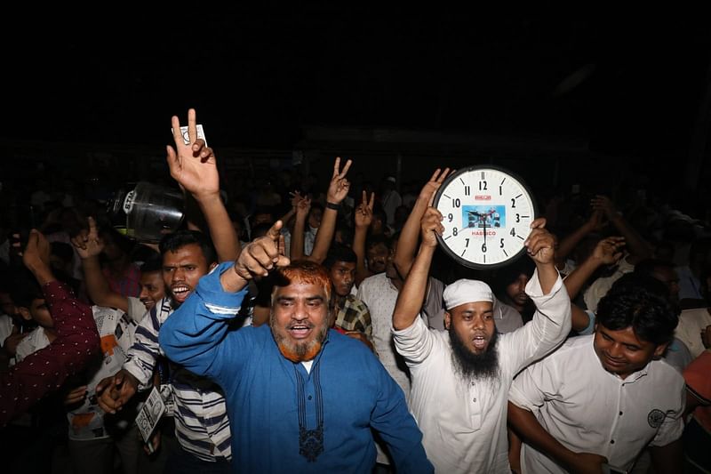 ভোটের ফল ঘোষণার পর জায়েদা খাতুনের সমর্থকদের উল্লাস