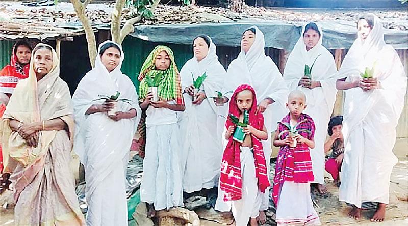 সড়ক দুর্ঘটনার প্রতীকী হয়ে ওঠা ছবি। শান্ত ও শীতল এ ছবিতে লুকিয়ে আছে সড়কে নৈরাজ্যের ভয়াবহতা