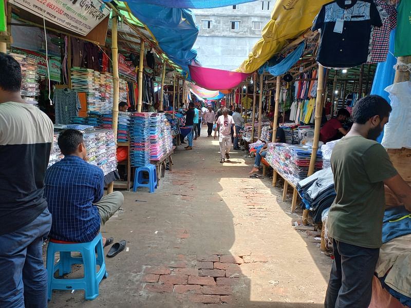 ঈদুল আজহার আগে বঙ্গবাজারে ক্রেতাদের ভিড় নেই