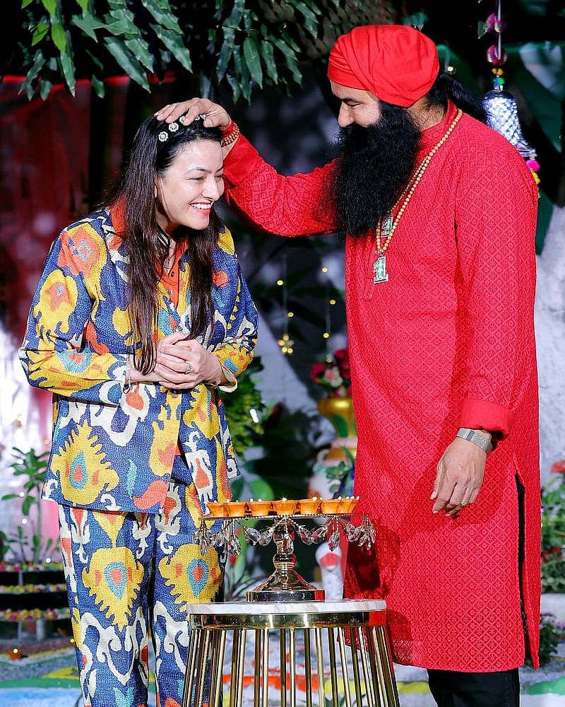 গুরমিত রাম রহিম সিংয়ের সঙ্গে হানিপ্রীত