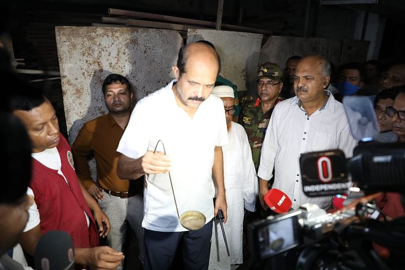জাপান গার্ডেন সিটির ভূগর্ভস্থ পার্কিংয়ে এডিস মশার লার্ভা পাওয়া যায়। ঢাকা, ৮ জুলাই