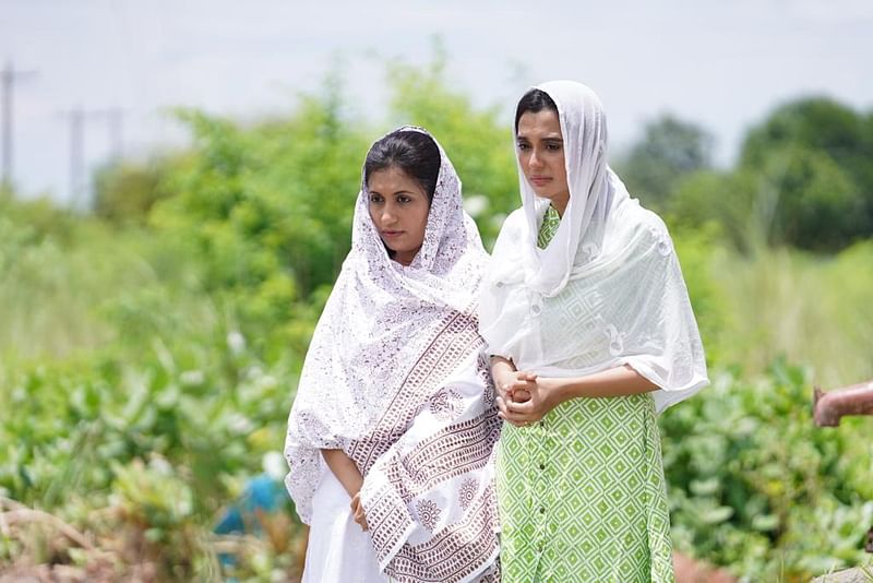 নাটকের দৃশ্যে নাবিলা নূর ও সাবিলা নূর