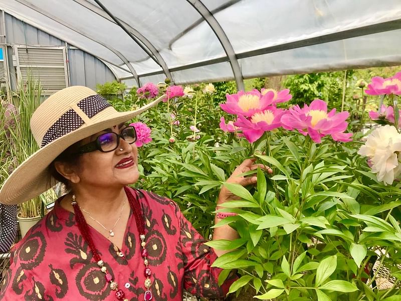 জন্মদিনে নানাজনের নানান উপলব্ধি হয়। বরেণ্য অভিনয়শিল্পী ববিতারও তেমনটা হয়। কথা প্রসঙ্গে ববিতা বললেন, ‘আমার জন্য সৃষ্টিকর্তা যে বয়সটা নির্ধারণ করেছেন, তা থেকে একটি বছর কমে গেল, এটা মনে হয়। বাস্তবে তো জন্মদিন এলেই জীবন থেকে একটি বছর হারিয়ে ফেলছি, এরপরও আমরা উদ্যাপন করি। তবে ধুমধাম করে জন্মদিন কখনোই উদ্যাপন করিনি। আমি মনে করি, এত হইচই করার কিছু নেই। মনে হয়, জীবন একটাই, এখনো অনেক কিছু করার আছে। কী করতে পারলাম না—এসব নিয়ে ভাবি।’