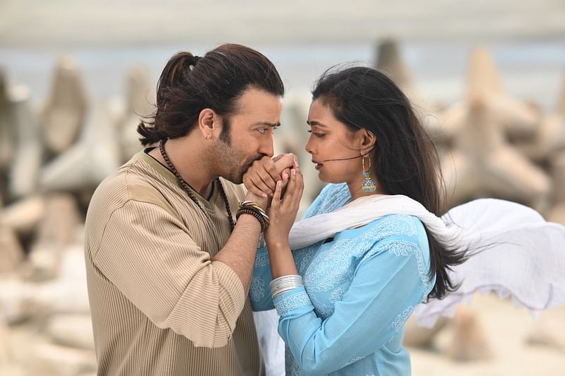 ‘প্রিয়তমা’ সিনেমায় শাকিব খান ও ইধিকা পাল