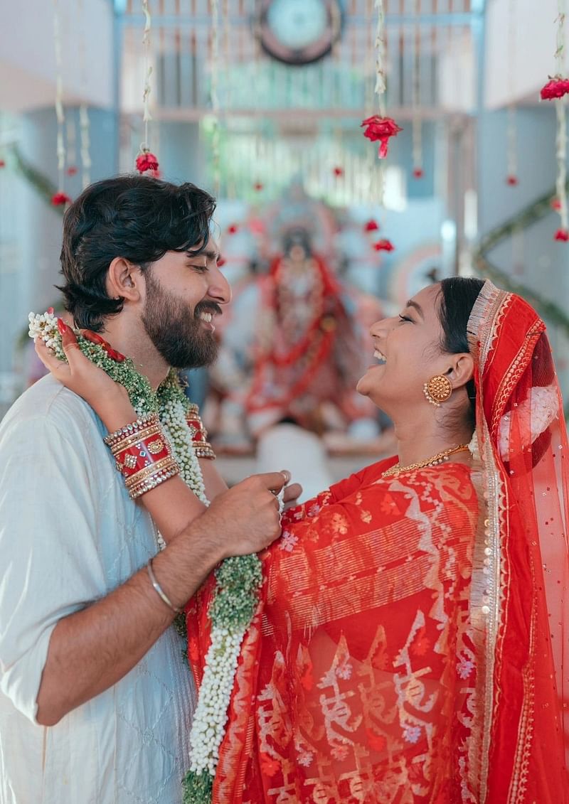 অনেক দিন ধরেই বিজ্ঞাপনচিত্রে কাজ করছেন নিদ্রা নেহা। তবে ‘আন্তঃনগর’ দিয়ে অভিনয়ে নাম লিখিয়েছেন। কারণ জানাতে গিয়ে আগে দেওয়া সাক্ষাৎকারে নেহা বলেন, ‘নাটকের অনেক প্রস্তাব পেয়েছি, ওটিটির প্রস্তাবও পেয়েছিলাম। কোনোটির চিত্রনাট্য পছন্দ হয়নি, কোনোটি অন্য নানা কারণে হয়নি। প্রধান চরিত্রেই অভিনয় করতে হবে, এমন কোনো কথা নেই। আমার কাছে চিত্রনাট্য, নিজের চরিত্রের বিষয়টা গুরুত্বপূর্ণ’