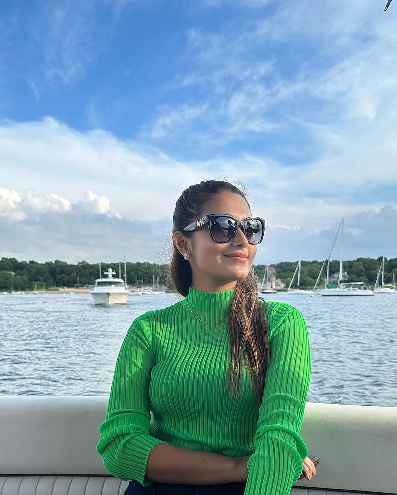 তবে ভ্রমণের ছবি দিয়ে বিড়ম্বনায় পড়তে হয়—ওই সাক্ষাৎকারে সে কথাও বলেছেন তিনি, ‘মেয়েদের ঘোরাঘুরি নিয়ে এখনো অনেক ট্যাবু আছে। অনেকে অনেক কথা বলে—“সঙ্গে কে যায়?”, “ছবি তুলে কে দিচ্ছে”, “ও এত টাকা কোথায় পায়।” কেউ যদি কিছু করে ভালো থাকে, তাহলে আরেকজনের সমস্যা কী’