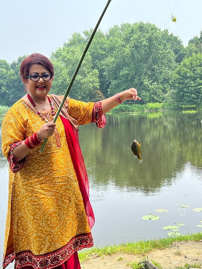 কানাডায় ছেলের কাছে গেলে মনের আনন্দে ঘুরে বেড়াতে পারেন ববিতা। এই আসা-যাওয়ার মধ্যে ববিতার মাছ ধরার শখ তৈরি হয়।