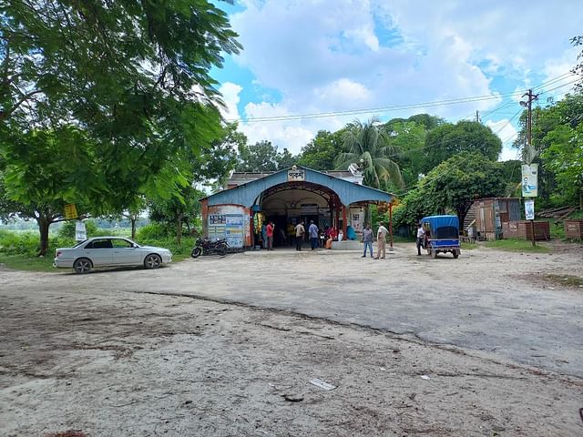 ছিমছাম পাকশী স্টেশন