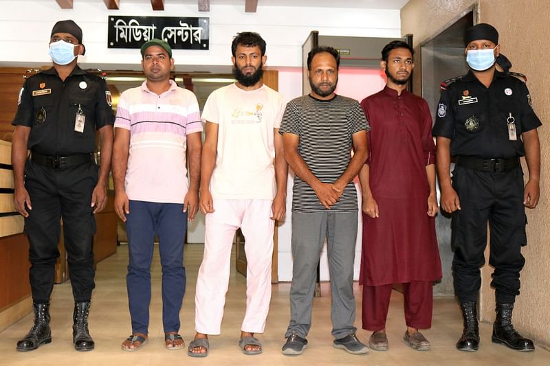 র্যাবের হাতে গ্রেপ্তার চার ব্যক্তি