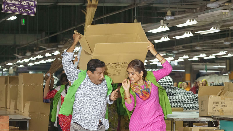 শুটিংয়ের একটি দৃশ্যে মোশাররফ করিম ও তানিয়া বৃষ্টি। ছবি: পরিচালকের সৌজন্যে