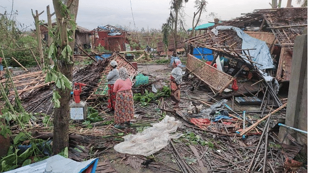 ঘূর্ণিঝড় মোচার আঘাতের পর দুই সম্প্রদায়ের মধ্যে জোরালো সংহতি দেখা দেয়