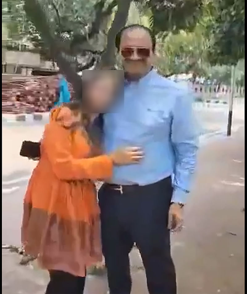মেয়েটির সঙ্গে খন্দকার মুশতাক আহমেদ