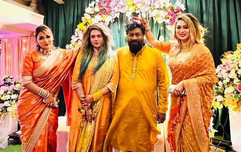য়েহলুদ ও বিয়ের অনুষ্ঠানে বিনোদন অঙ্গনের অনেক বন্ধু ছিল
