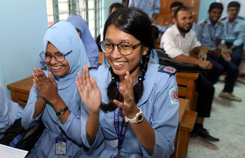 উৎসবে উচ্ছ্বসিত শিক্ষার্থীদের কয়েকজন।