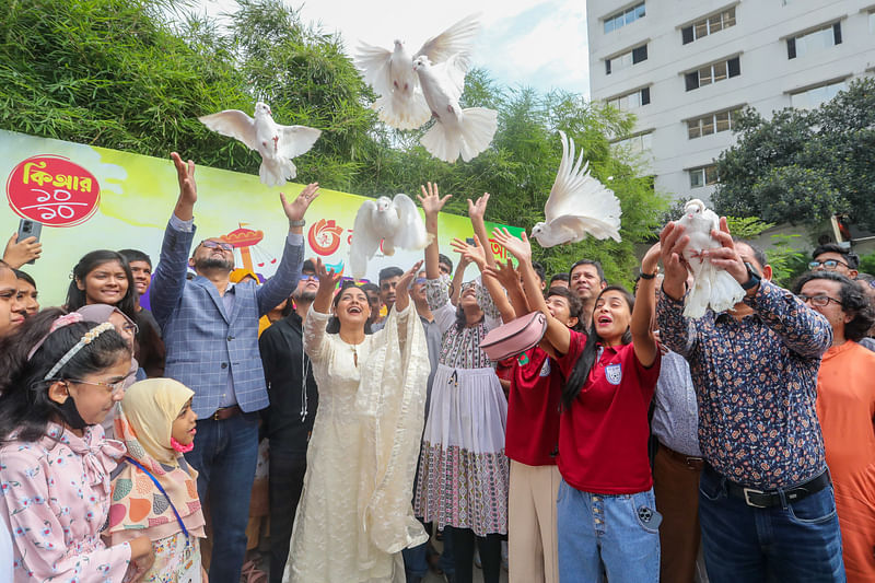 পায়রা উড়িয়ে কিআ কার্নিভ্যাল ২০২৩ উদ্বোধন।
 