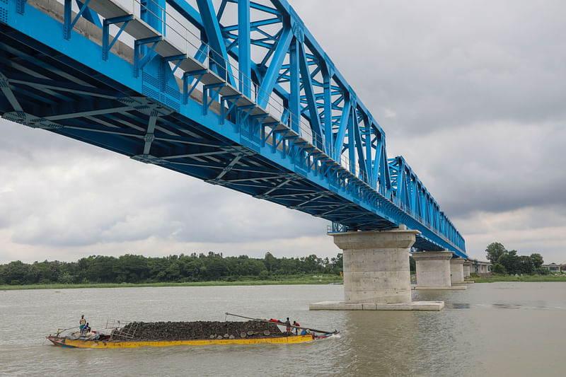 মুন্সিগঞ্জের সিরাজদিখানে ধলেশ্বরী নদীর ওপর তৈরি হয়েছে রেলসেতু