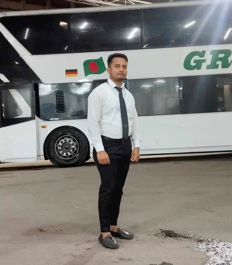 গ্রিনলাইন বাসের প্যাসেঞ্জার গাইড মো. সাব্বির আহমেদ