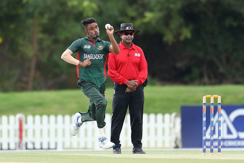 ৪ উইকেট নিয়েছেন মৃধা