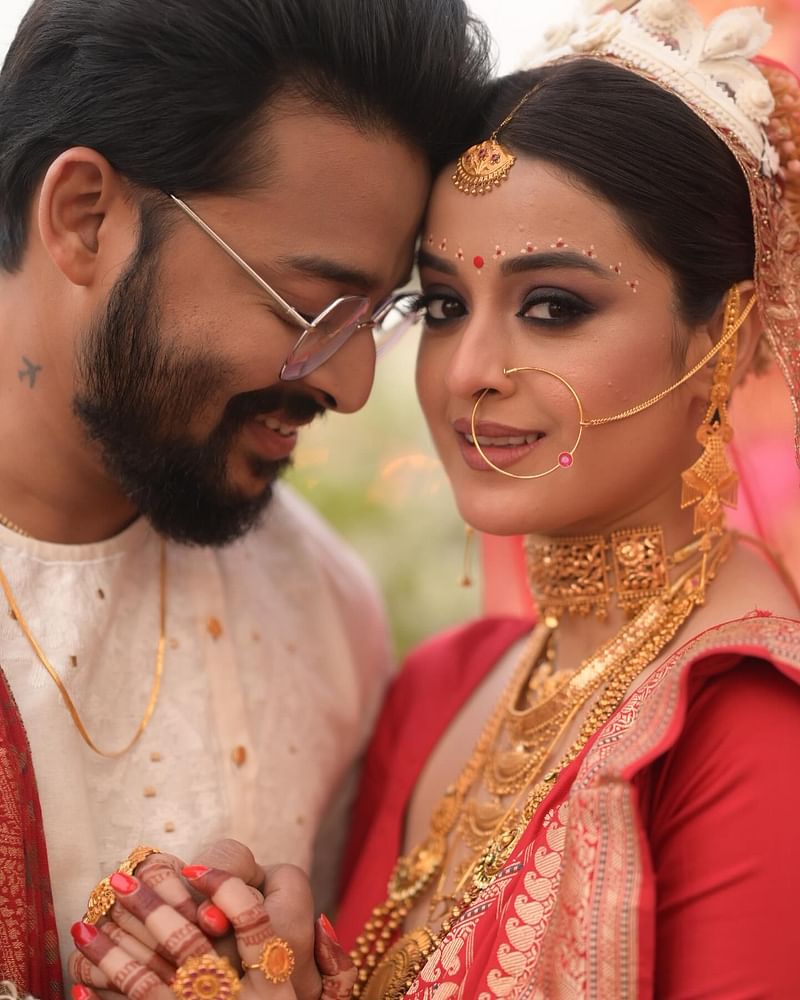 দীর্ঘদিন ধরেই দর্শনা–সৌরভের প্রেমের কথা শোনা যাচ্ছিল। কিন্তু এ বিষয়ে একেবারেই মুখ খুলতে নারাজ ছিলেন এই তারকা জুটি