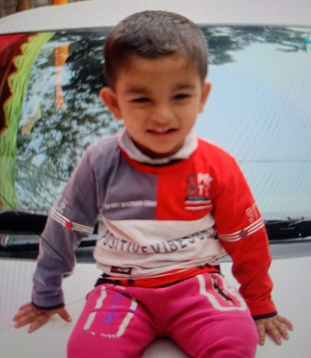 ট্রেনের বগিতে লাগানো আগুনে পুড়ে মারা গেছে ছোট্ট ইয়াছিন