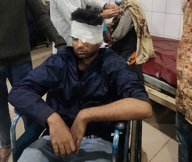 ছাত্রলীগের হামলায় আহত ছাত্র ইউনিয়নের ঢাকা বিশ্ববিদ্যালয় শাখার সভাপতি মেঘমল্লার বসু