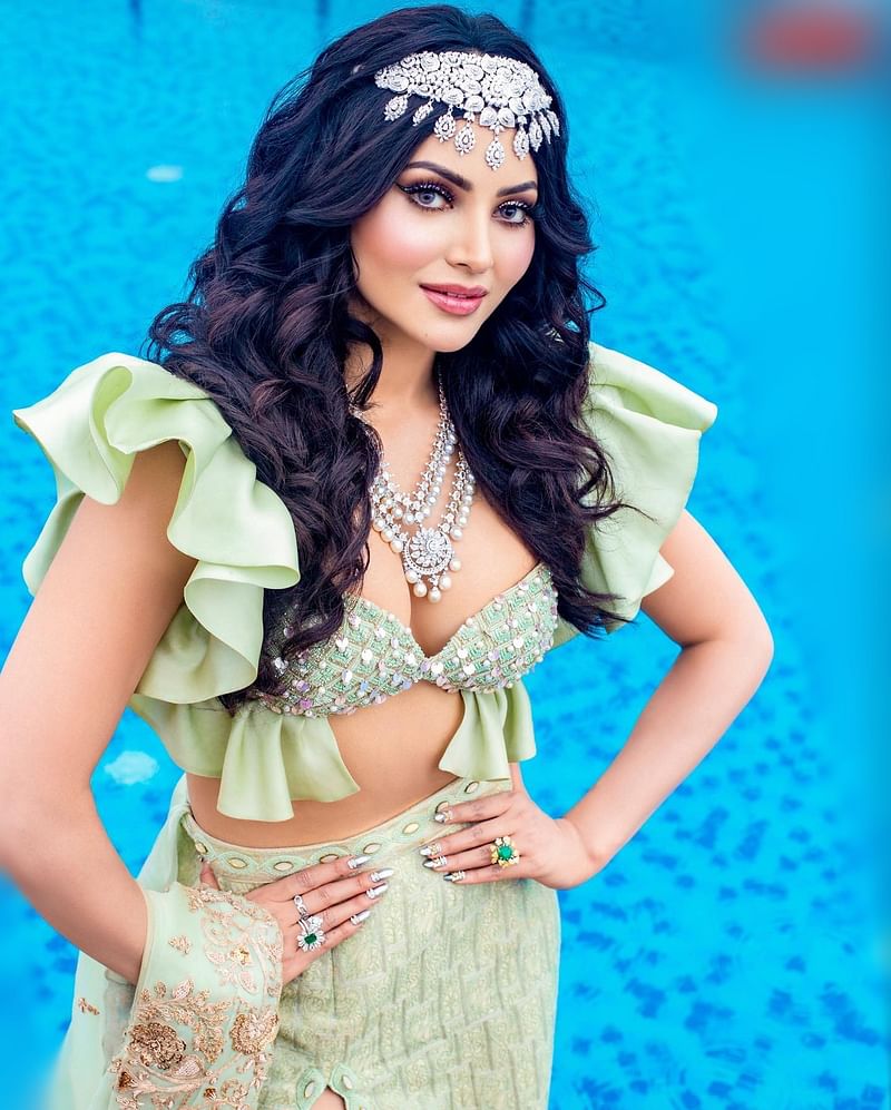 নিজের এই প্রকল্প প্রসঙ্গে উর্বশী বলেন, ‘সিরিয়াস ও গভীর চরিত্রে অভিনয় করার মধ্যে এক অন্য রকম রোমাঞ্চ আছে। পাশাপাশি একজন অভিনেত্রী হিসেবে আমি বিভিন্ন ধরনের চরিত্রে অভিনয়ের দক্ষতা তুলে ধরতে পেরেছি।