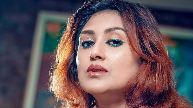 দুই দশকের বেশি সময় ধরে অভিনয়ে থাকা কুসুম শিকদার পরিচালনায় নাম লিখিয়েছেন। তা-ও আবার চলচ্চিত্র। সেই চলচ্চিত্র এখনো মুক্তি পায়নি। তবে কবে মুক্তি পাবে, সে ব্যাপারে চূড়ান্ত কিছু জানাননি এই অভিনয়শিল্পী। 