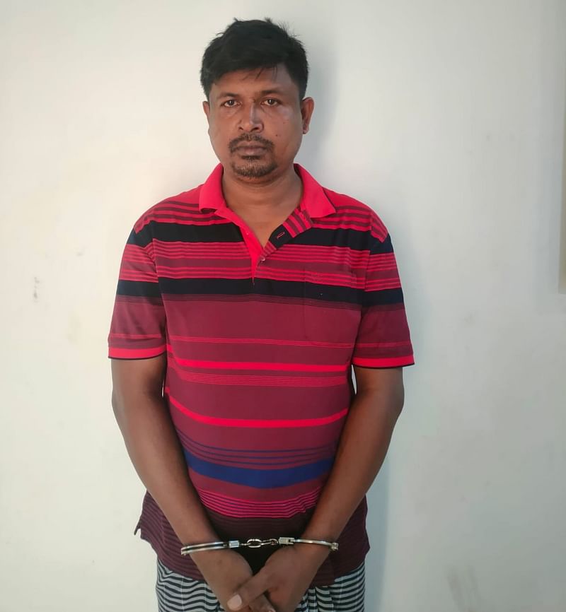 নারায়ণগঞ্জের রূপগঞ্জের চনপাড়ায় অপরাধীচক্রের ‘হোতা’ শাহ আলম। তিনি বাসাবাড়িতে চুরিতে যুক্ত শাহ আলমকে আশ্রয়-প্রশ্রয় দেন বলে পুলিশ জানিয়েছে