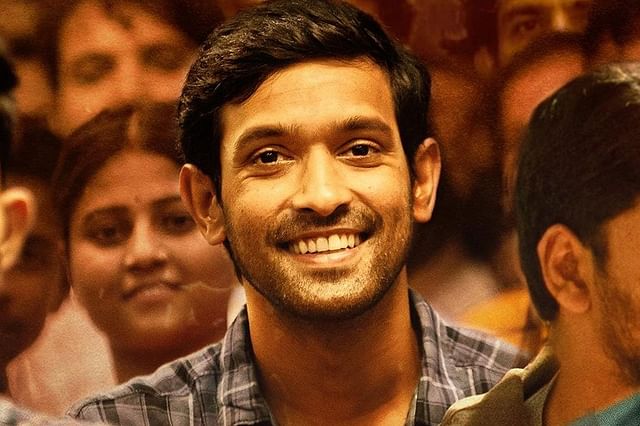 মনোজ চরিত্রে নিজের ক্যারিয়ারসেরা অভিনয় করেছেন বিক্রান্ত ম্যাসি