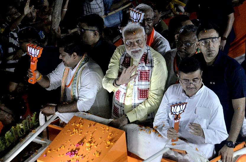 কলকাতায় প্রথমবারের মতো রোড শো করেন নরেন্দ্র মোদি