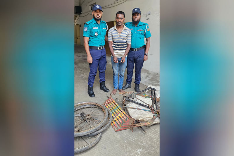রিকশাচালক আলমগীর ফকির (৬৫) হত্যা মামলার আসামি গ্রেপ্তার মো. আরিফ (২৮)ছবি সংগৃহীত