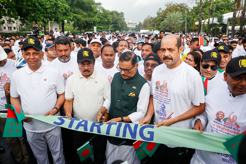 বাইসাইকেল শোভাযাত্রার উদ্বোধন করেন দলের সাধারণ সম্পাদক ওবায়দুল কাদের।