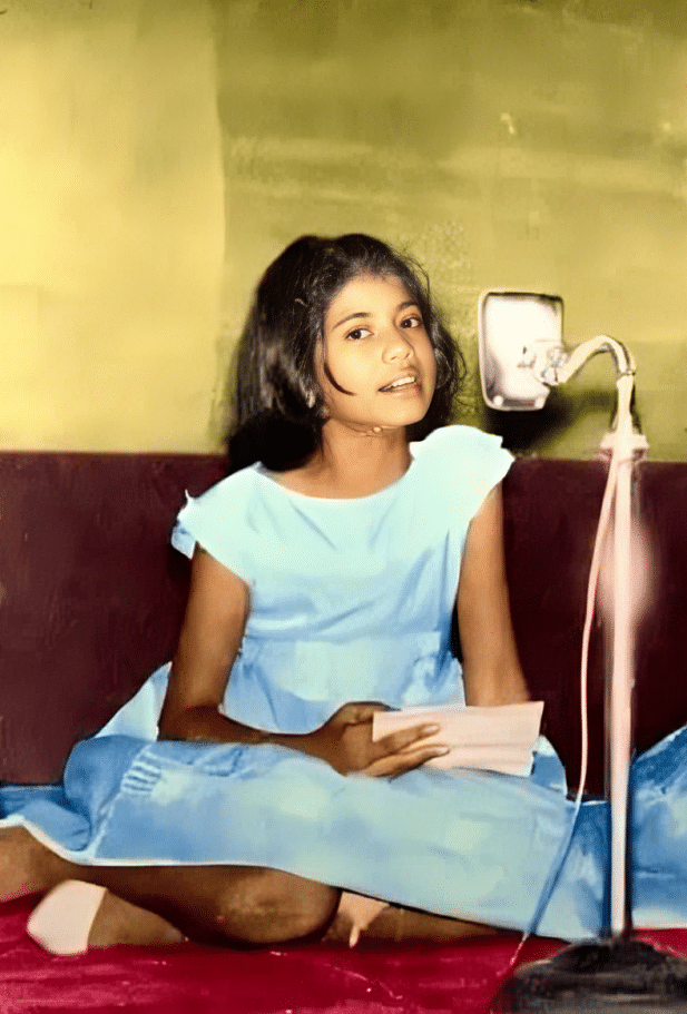 রুনা লায়লা প্রথম মঞ্চে গান করেন ছয় বছর বয়সে