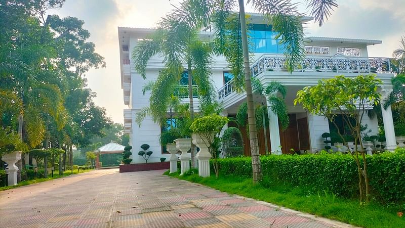 নরসিংদীর রায়পুরার মরজাল এলাকায় উপজেলা পরিষদের চেয়ারম্যান লায়লা কানিজের বাড়ি