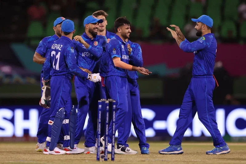 উইকেট উদ্যাপনে সতীর্থদের মধ্যমণি ফারুকি