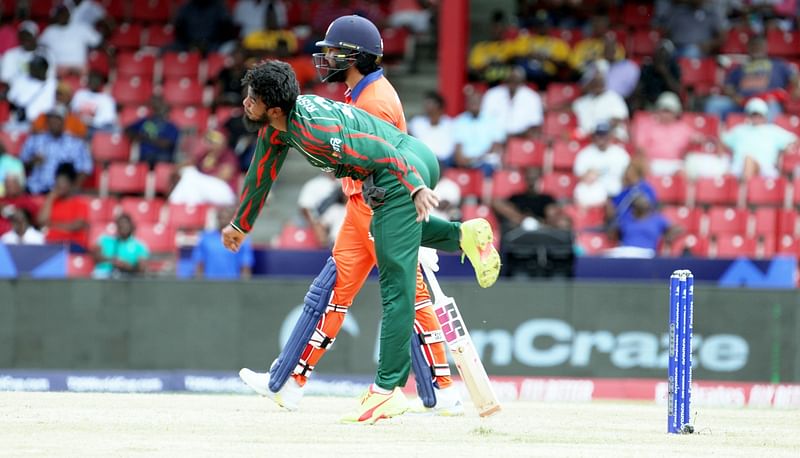 টি–টোয়েন্টি বিশ্বকাপে দারুণ খেলছেন রিশাদ। নেদারল্যান্ডসের বিপক্ষে নেন ৩ উইকেট